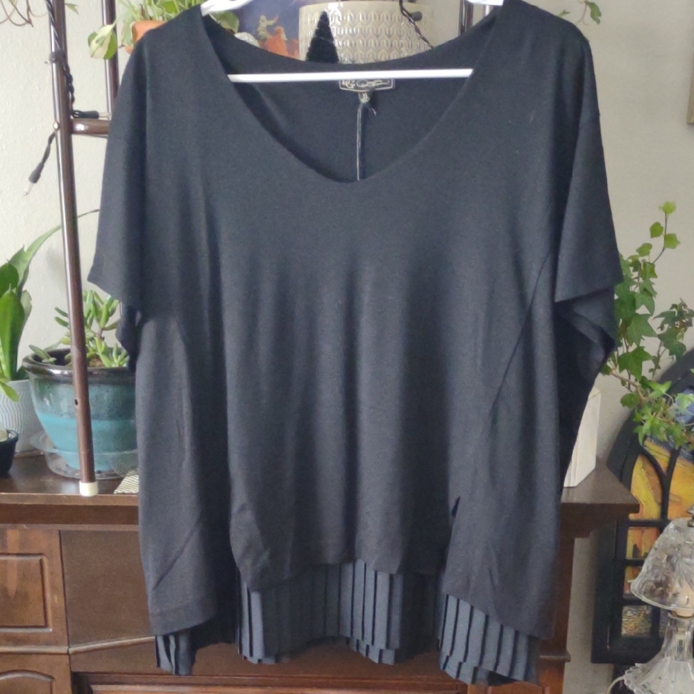 DG2 by Diane Gilman Black Short Sleeve Top